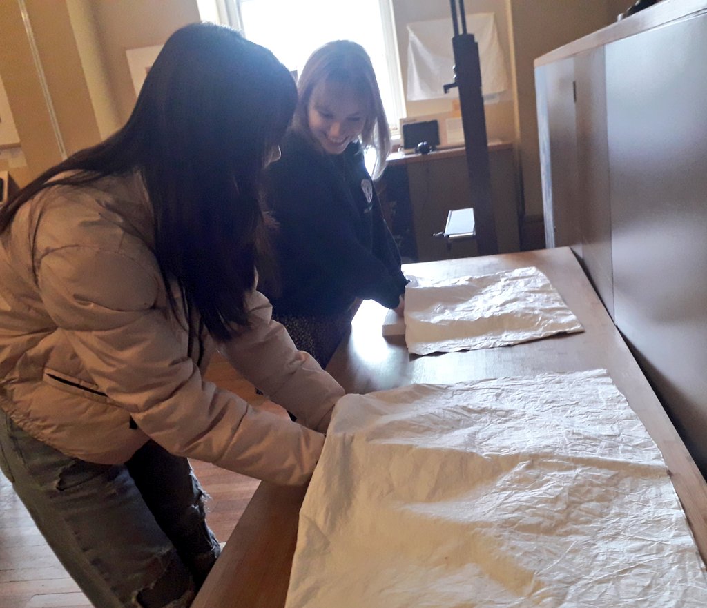 lucywaitt1's tweet image. The things we make students do.  This class is being taught Homer using our artworks by #johnflaxman but we threw in a fun mystery touching exercise with digital prints of Penelope
#objectbasedlearning #uclartmuseum #museum #Classics