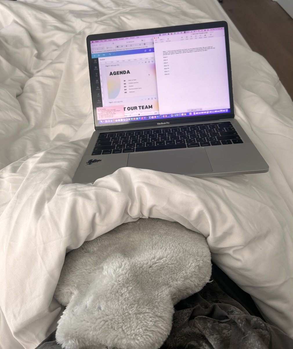 jmmilaaaaaa's tweet photo. pov: your period cramps is so bad but the final presentation is tomorrow https://t.co/24FqkTH4Xv