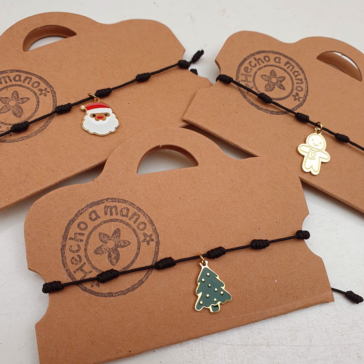 🎁Pulseritas Navidad 🎁🎄No pueden ser más bonitas 💕🎁#pulseritasnavidad #pulseras #pulserasbonitas #bijouxcreateur #bisuteria #regalitos #regalosnavidad #amicinvisible #amigoinvisible #cagatio #NadalViladecans #Viladecans #baixllobregat #comerçdepoble #pilarttienda