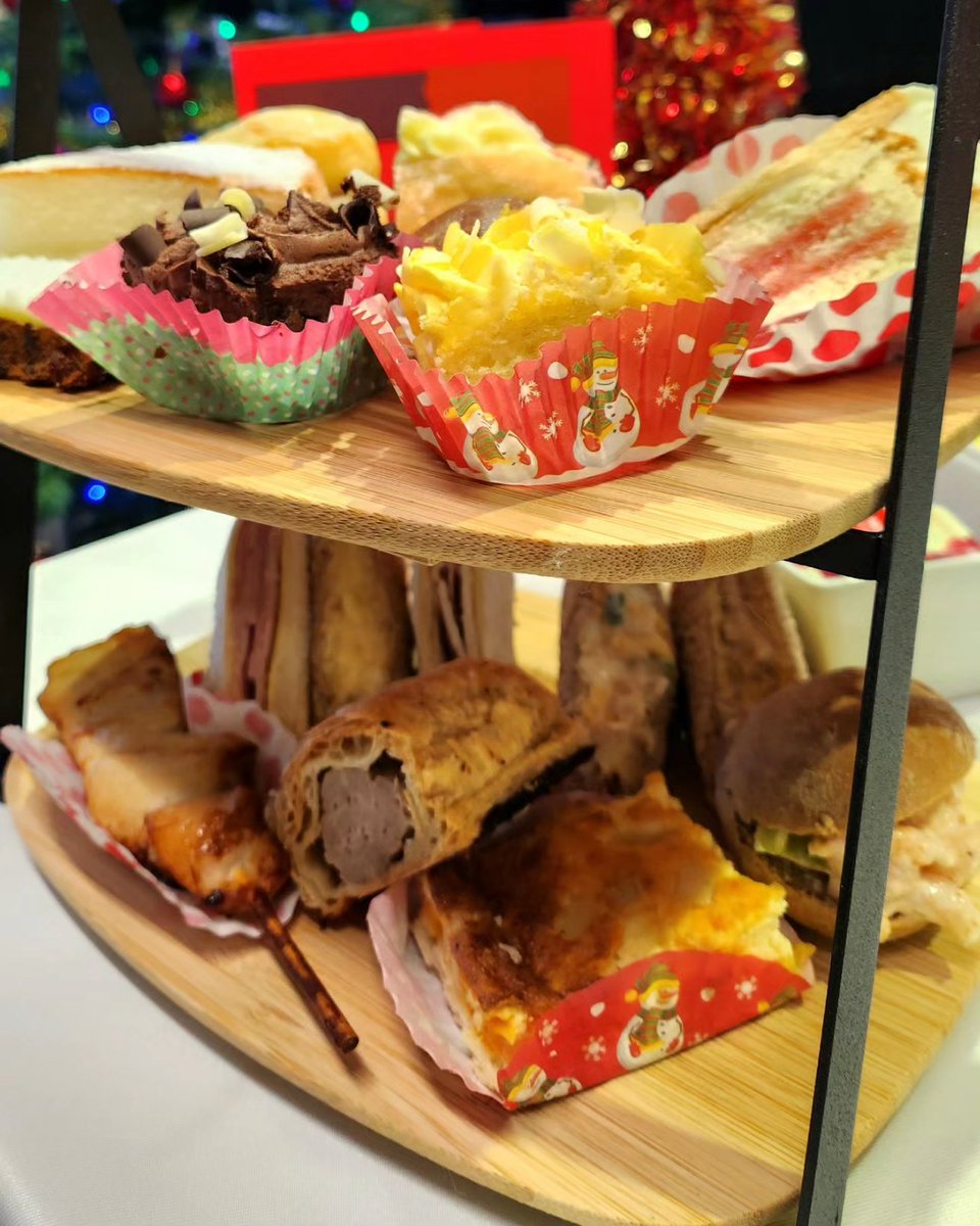 Christmas Afternoon Tea on Sunday 🎄

#northwest #love #home #lifestyle #cumbria #lakedistrict #family #travel #life #couples #disneyfamily #husbandandwife #dogmom #adventure #dailylife #ukfamily #northwest #christmas2023 #christmasafternoontea #christmasfestivities #afternoontea