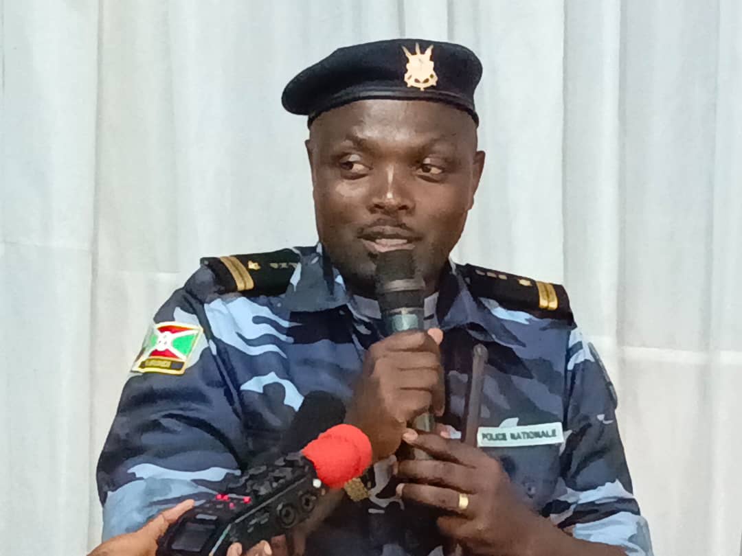 pnininahazwe's tweet photo. La #BSPI du Col. Dominique Nyamugaruka, l'#API du Col. Alexandre Muyenge (Manalex), la #BAE du Col. Désiré Uwamahoro et le Camp #Muha du Major Pascal Minani (Mababa) ont joué un rôle majeur dans le #1212Massacre à #Nyakabiga et à #Musaga.
Aucune enquête n'a suivi. #Burundi 3/ https://t.co/maIUvKXTf7