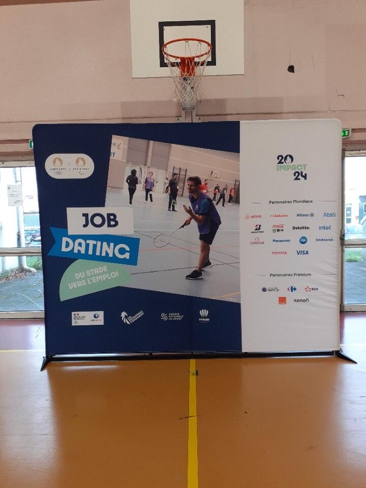 « Du Stade vers l’emploi » 🏸 #AvecPôleEmploi Vernouillet et Dreux. C’est parti pour 1️⃣ journée pour recruter des talents autour du sport Badminton. Ce matin  échauffement/préparation 🚀 et cette après-midi job dating  🎯 💪🏻les équipes pole emploi #TousMobilisés