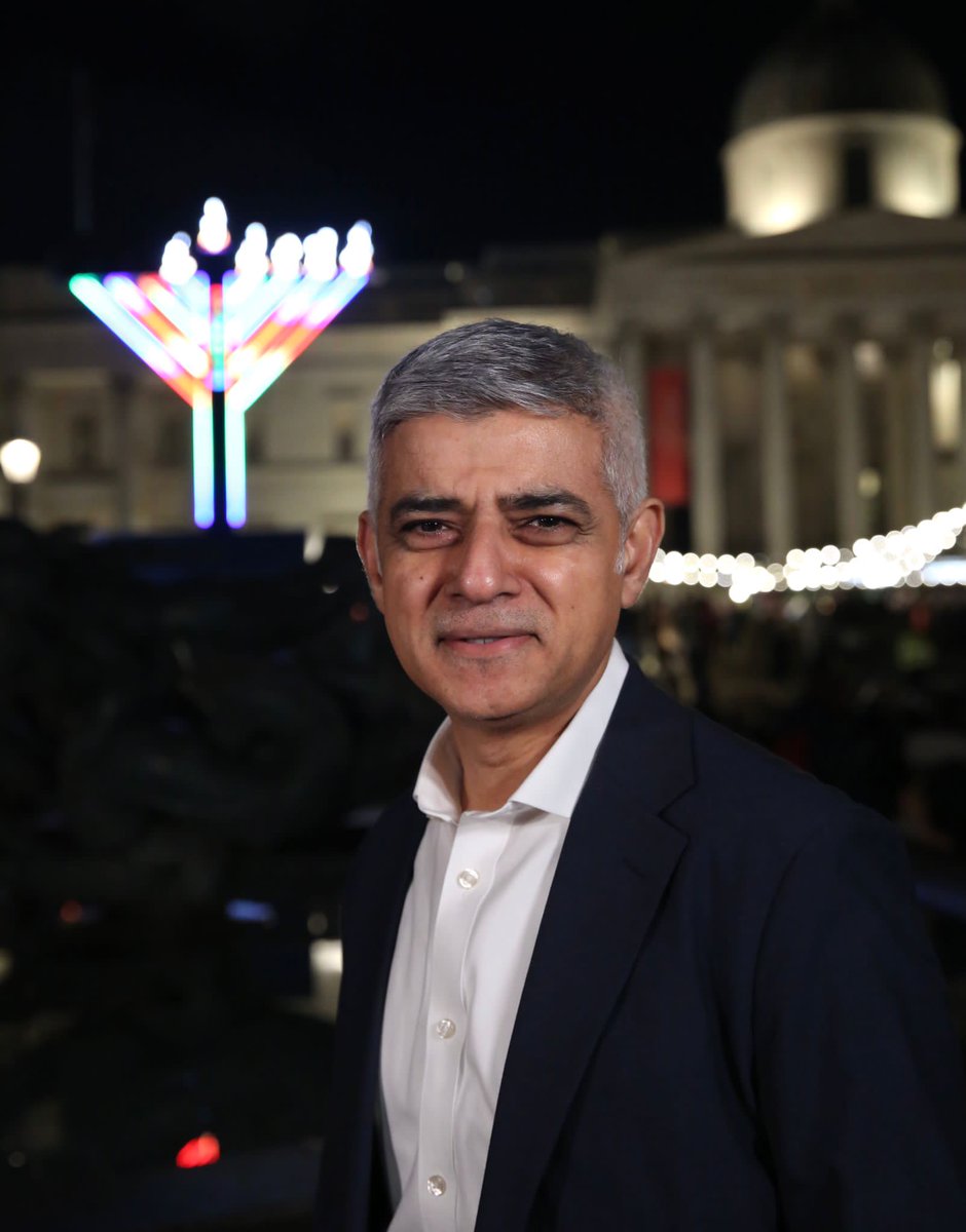 LDN_pressoffice's tweet image. Last night @MayorofLondon celebrated the fifth night of Chanukah in Trafalgar Square as the Menorah was lit #HappyChanukah