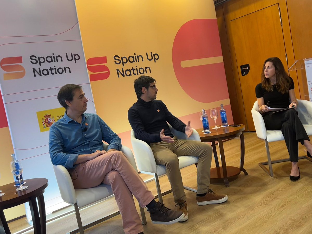 enisa's tweet photo. @Raquelroca @CaroRguez @minturgob #SpainUpNation🇪🇸 Gerardo Lagares, CEO de @Orballo_eco #clienteEnisa, pone en valor el ecosistema gallego “Galicia tiene un potencial muy grande con lo que ya tenemos”. #conversacionesEnisa https://t.co/m9mVLqIWkw