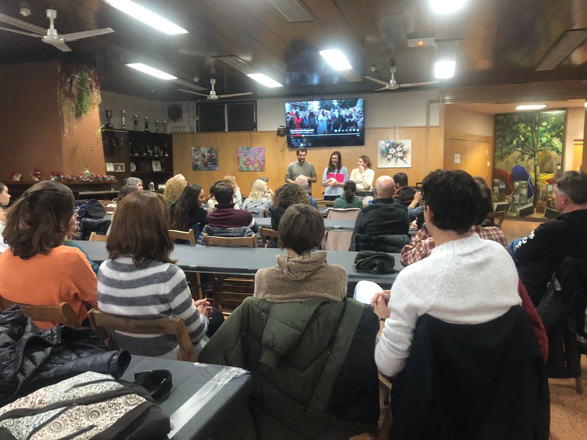 gitanestrs2024's tweet photo. Ahir vam fer una trobada per explicar el projecte i resoldre dubtes de la Ballada de Gitanes de Terrassa als dansaires. Emocionat de veure tanta gent amb ganes de ballar i passar-ho bé! 🎶💃 https://t.co/W0aVz3xnZ4