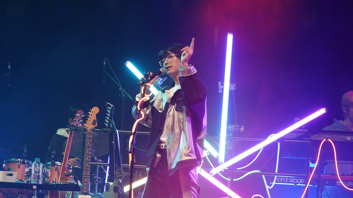 qman_official's tweet photo. 2023.12.10 (SUN)
구만(9.10000) 첫 단독 콘서트 'TIME COSMOS'의 현장 사진을 공개합니다🪐
다음 비행에서 또 만나요💚

#레트로싱어송라이터
#구만 #910000 #qman
#단독콘서트 #timecosmos https://t.co/St3qRzJUOh