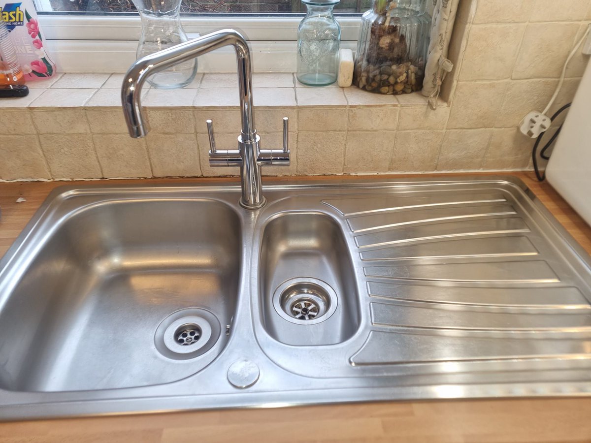 We make your kitchen sinks shine brighter than your Christmas tree! It’s not too late to get your home clean ahead of the big day. Get in touch with us today for a quote – one off deep clean or a regular housekeeping service! 

#brightandbeautiful #neighbourly #getneighbourly