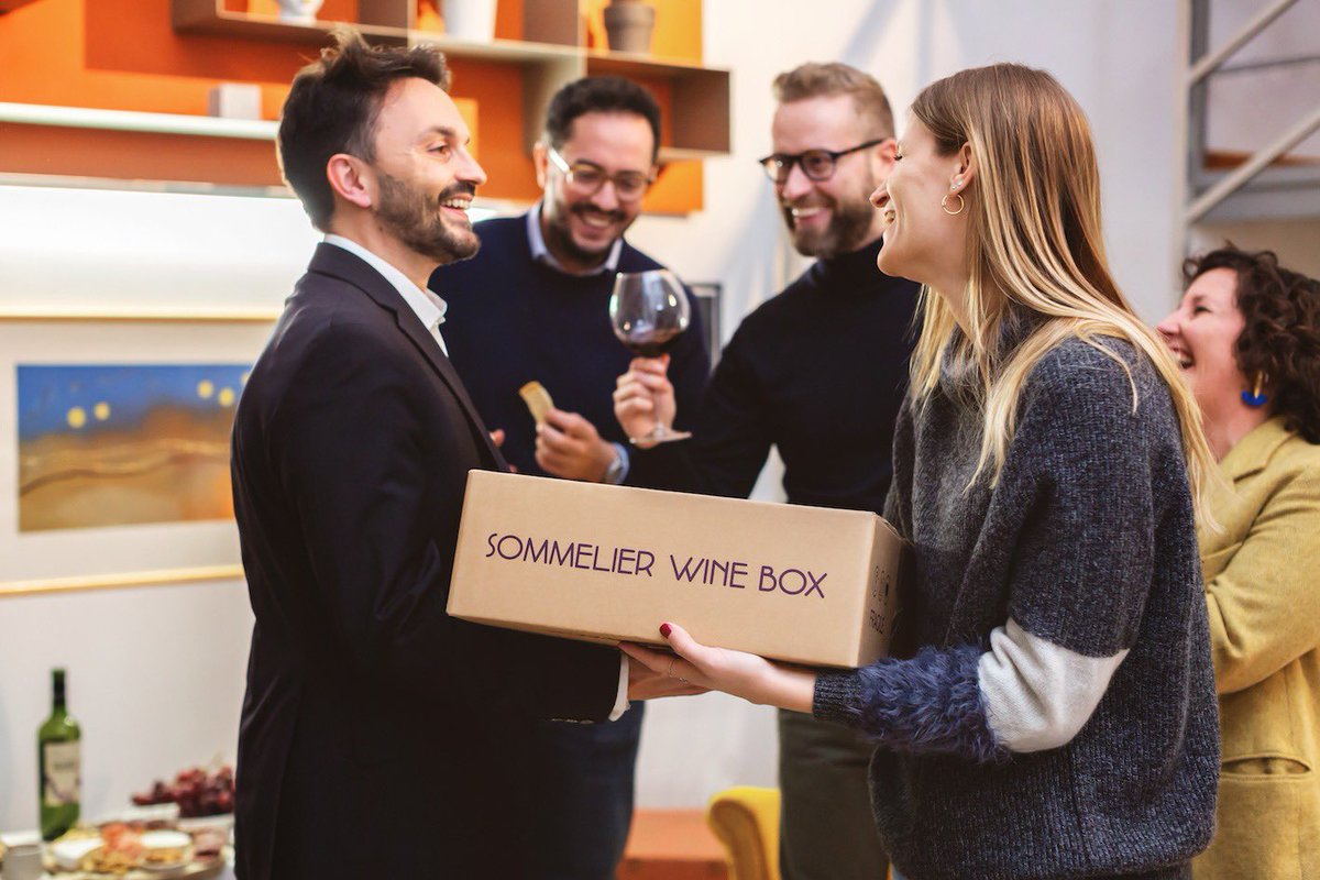 🍾 Regali di Natale all'ultimo?
🎁 Con Sommelier Wine Box regali ottime bottiglie da cantine di nicchia, personalizzate in base ai gusti di chi riceve.
🚀 Scrivici per ricevere un codice sconto.
🔗 sommelierwinebox.com/pages/regala