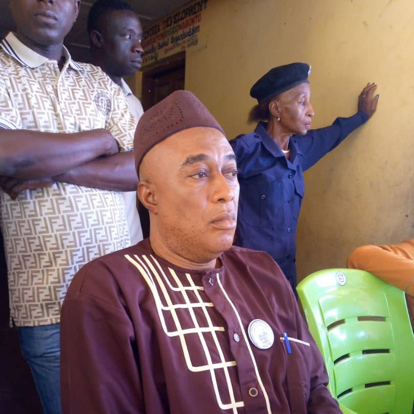 11th Dec 2023: <a href="/ECsalone/">The Electoral Commission for Sierra Leone</a> Commissioner North Abu Bakarr Koroma and staff facilitated Stakeholders Engagement for the conduct of upcoming Paramount Chief #election in Simiria chiefdom in Tonkolili district, 🇸🇱#SierraLeone.