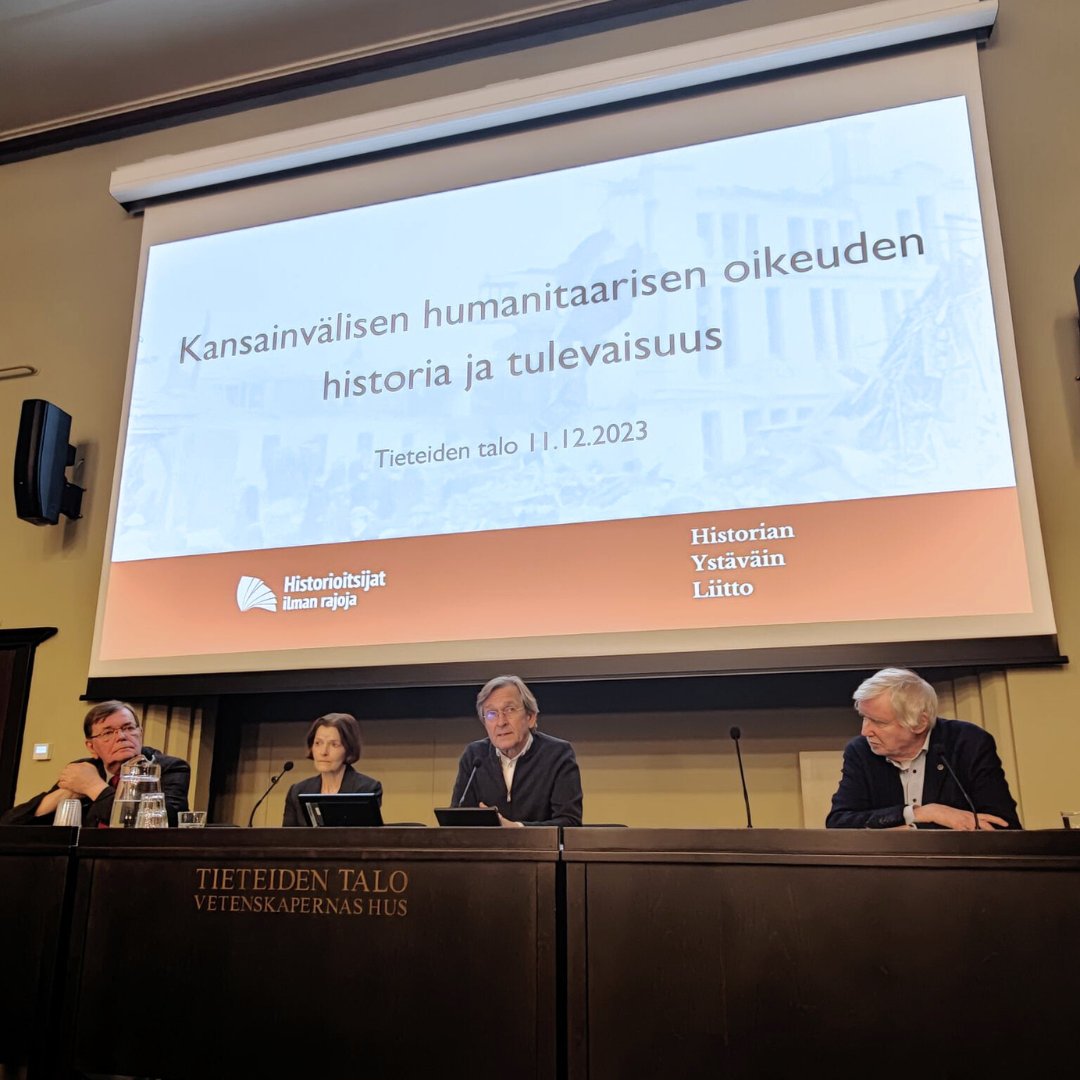 Kiitos kaikille osallistumisesta eiliseen tilaisuuteen! Sali oli täynnä ja keskustelu vilkasta. Puhujat: akateemikko Martti Koskenniemi, @PunainenRisti ent. kv-avustustoiminnan johtaja Kalle Löövi & suurlähettiläs Marja Lehto @Ulkoministerio . Moderaattori: @TuomiojaErkki.