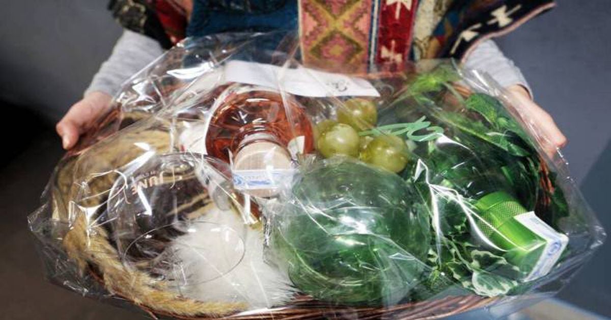InversionInfo's tweet photo. Cesta de Navidad: un regalo o un derecho adquirido https://t.co/7ir8FKtthQ https://t.co/sfwSnEZt3X