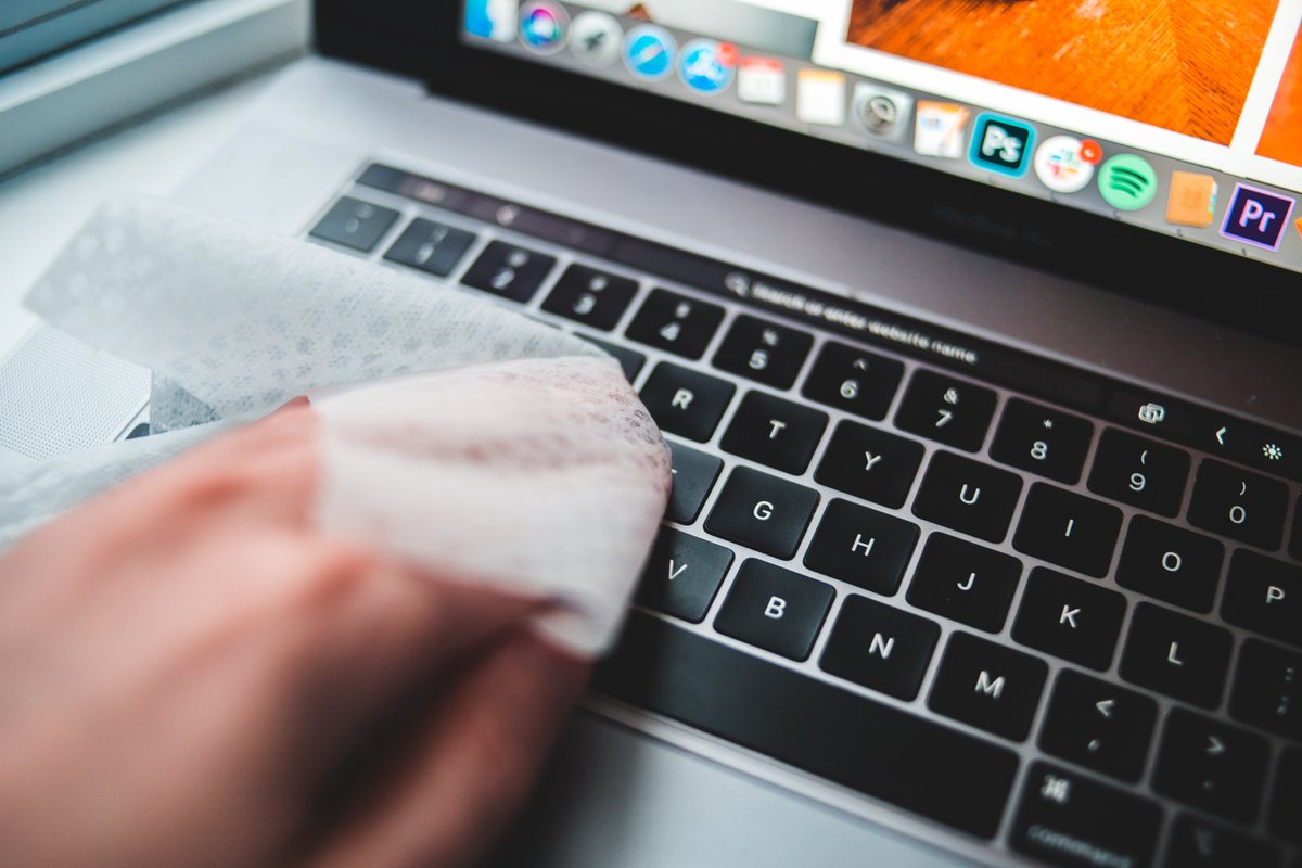 LiminkMonitor's tweet photo. 🌟 Dusting your laptop is as important as your next big project! Follow these quick steps for a clean machine: Power down 
➡️ Wipe exterior 
➡️ Use compressed air 
➡️ Optional deep clean. 
Keep your Llimink screen company with a dust-free laptop! 💻 
#llimink #cleaninghacks https://t.co/lpv16IEYuJ