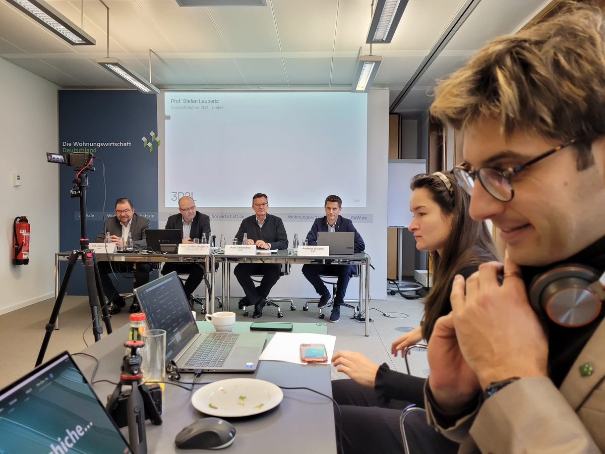BFWBund's tweet photo. 📣Jetzt: BID-PK zu "Baukosten senken – günstiger mit einfacheren Standards bauen"
Gutachten von Prof. Stefan Leupertz, Richter am BGH a. D., zeigt auf, wie es im Bauvertragsrecht gelingen kann, günstiger m einfacheren Standards zu bauen &amp; wie dies rechtssicher zu vereinbaren ist. https://t.co/faaYllc193