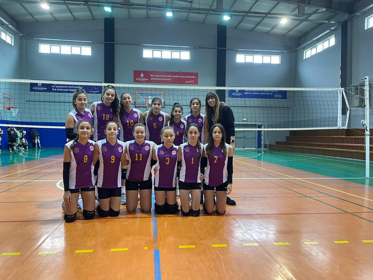 UOHalkali's tweet photo. Yıldız kız Voleybol takımımız İstanbul İl Birinciliği turnuvasındaki ilk maçını 3-0 kazanmıştır 💪 öğrencilerimizi tebrik eder başarılarının devamını dileriz💪💜
@UgurOkullari 
@MUSTAFACAKIR28 
@Ebru_Divrik 
@adilkurt9 
@yaman_unal 
@sefakck https://t.co/6nyrcuuqTs