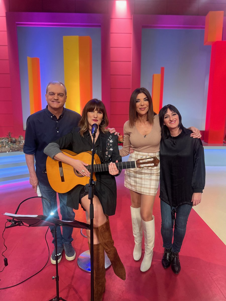 En Compañía tweet media