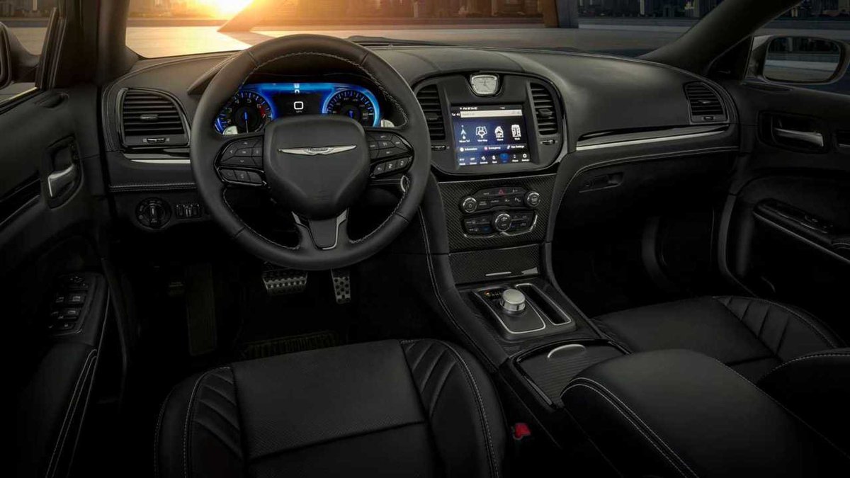 CarsSecrets's tweet photo. أعلنت الشركة عن إنتاج 2200 سيارة فقط وتم حجز جميع هذه السيارات في أقل من 12 ساعة منذ  الكشف عنها في عام 2022 سيتم توزيع 2000 سيارة للسوق الأمريكي و 200 سيارة للسوق الكندي و تزويد السيارة بواسطة محرك هيمي V8 سعة 6.4L بقوة 485HP وعزم 644 نيوتن متر متصل بناقل حركة ZF من 8 سرعات 

⬇️ https://t.co/VyzF5JYwWX
