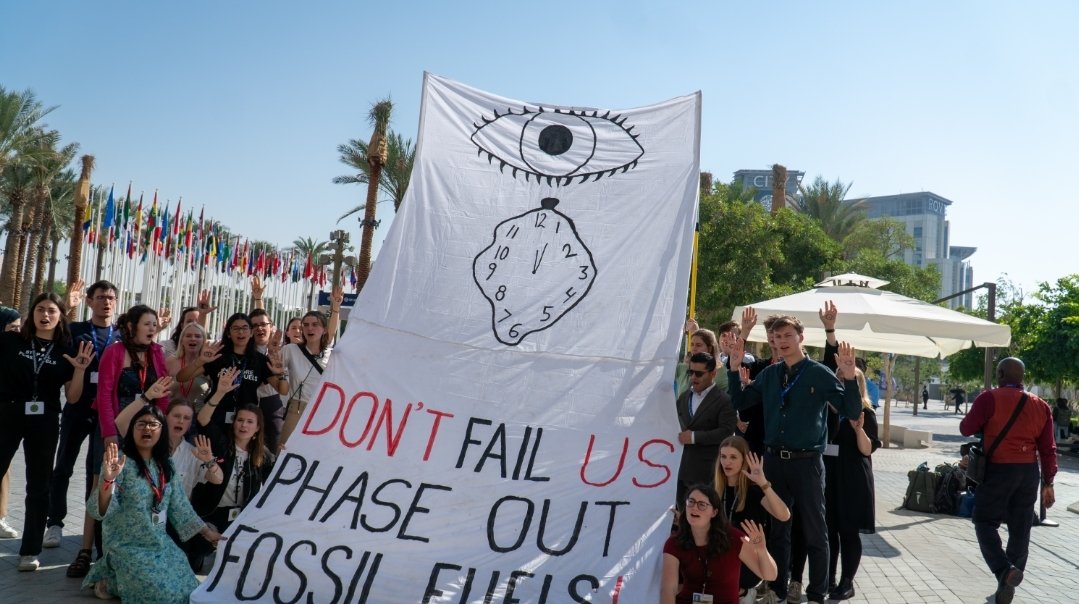 Vi kæmper videre på #COP28 Det er nu, at verdens ledere har chancen for at vise handlekraft og blive enige om den nødvendige klimapolitik.

Vi skal have en udfasning af fossile brændsler - ellers vil magthaverne ikke kunne se fremtidige generationer i øjnene #dkpol