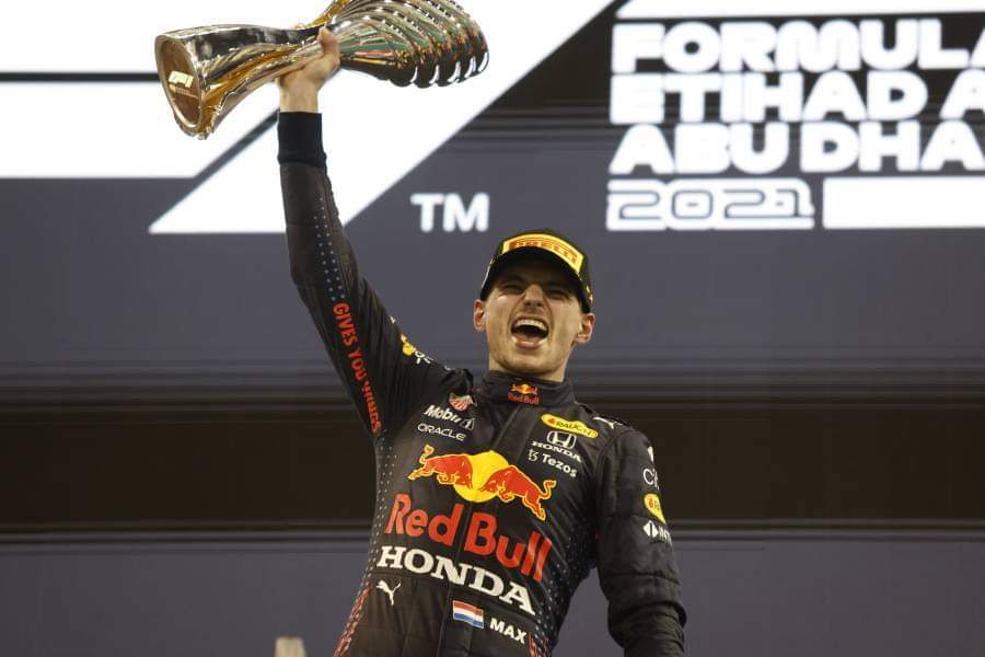 Sudah dua tahun saja...

Salah satu drama paling gila dalam sejarah balap Formula 1. Tak perlu dijelaskan lagi apa yang terjadi di Abu Dhabi malam itu.

Biarkan gambar yang berbicara 😅🙏