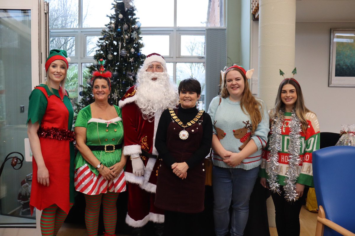 It’s open✨ We were delighted to welcome the @LordMayorNottm to officially open the @HaywardHouseNUH Christmas Fair 🎅