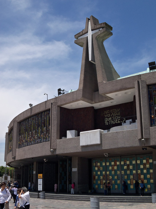 A  R  q  u  i  T  E  c  t  u  r  a  .

Basílica de Guadalupe.
Pedro Ramírez Vázquez.
1976.
CDMX, México.

#VirgenDeGuadalupe
#BasilicaDeGuadalupe
#Guadalupana
#Arquitectura