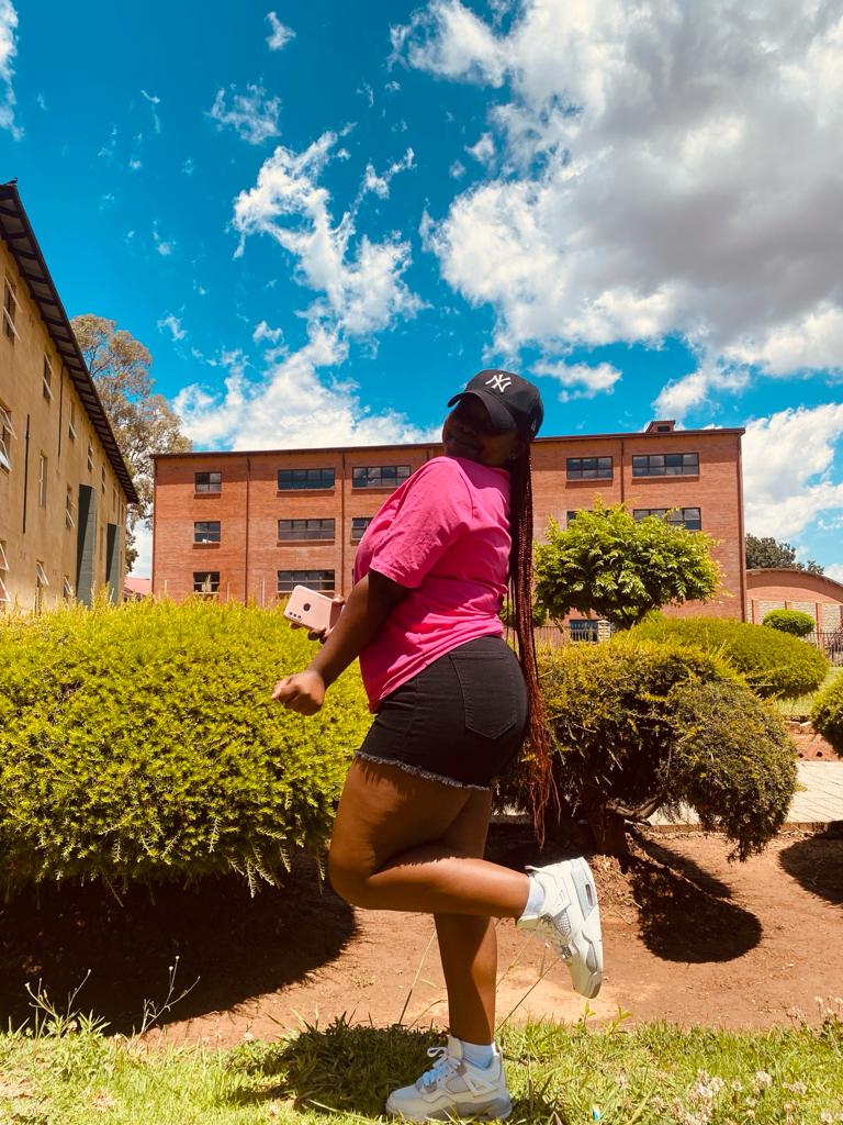 sunshineBaby23_'s tweet photo. I will wear shorts and my thighs will eat them up😩 https://t.co/URZYtTFQY2