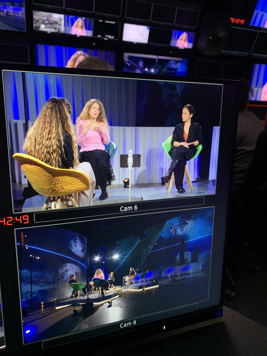 xaviermarquet's tweet photo. @ademe 🗣️ « L’humour et la culture peuvent sauver le monde ».
Julie Gautier réalisatrice du film #Bakélite 🌍#LPDLF https://t.co/kBjyruDjSf