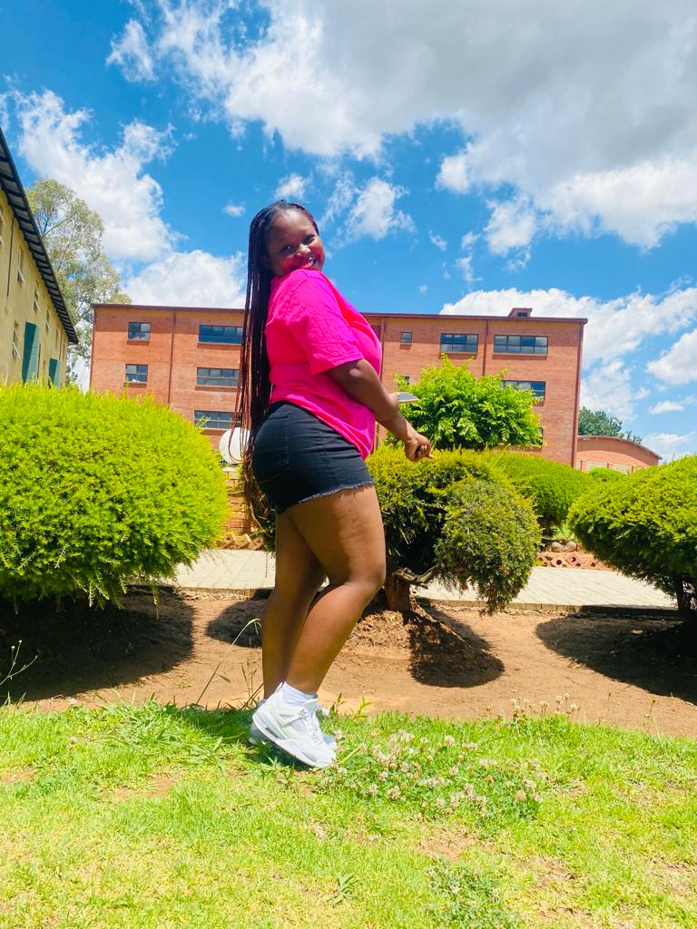 sunshineBaby23_'s tweet photo. I will wear shorts and my thighs will eat them up😩 https://t.co/URZYtTFQY2