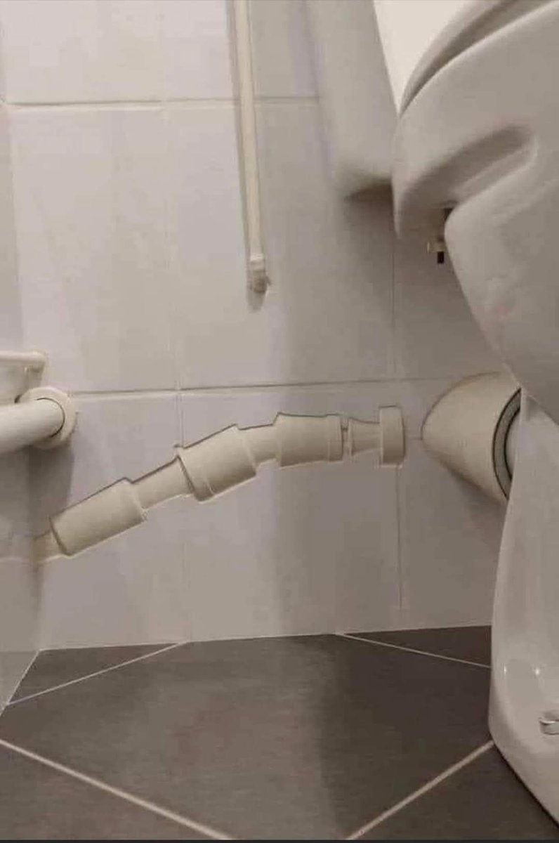 hadi_nor's tweet photo. Aku taktau nak cakap apa pada tukang paip tu, tapi kalau nak buat tiles memang aku panggil tukang tiles tu
#tenangisgood https://t.co/2LPNkhLsXv
