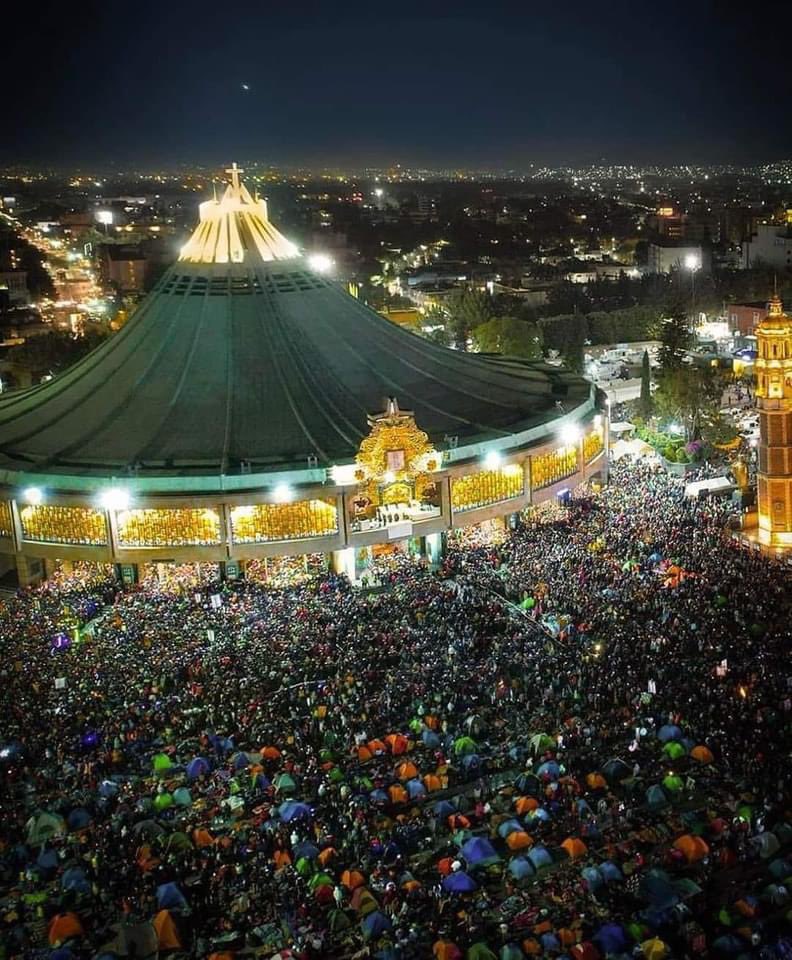 ⛪ Así luce en estos momentos la #BasilicaDeGuadalupe. 

🇲🇽 Millones de fieles acuden para rendirle tributo a ‘La Morenita’.