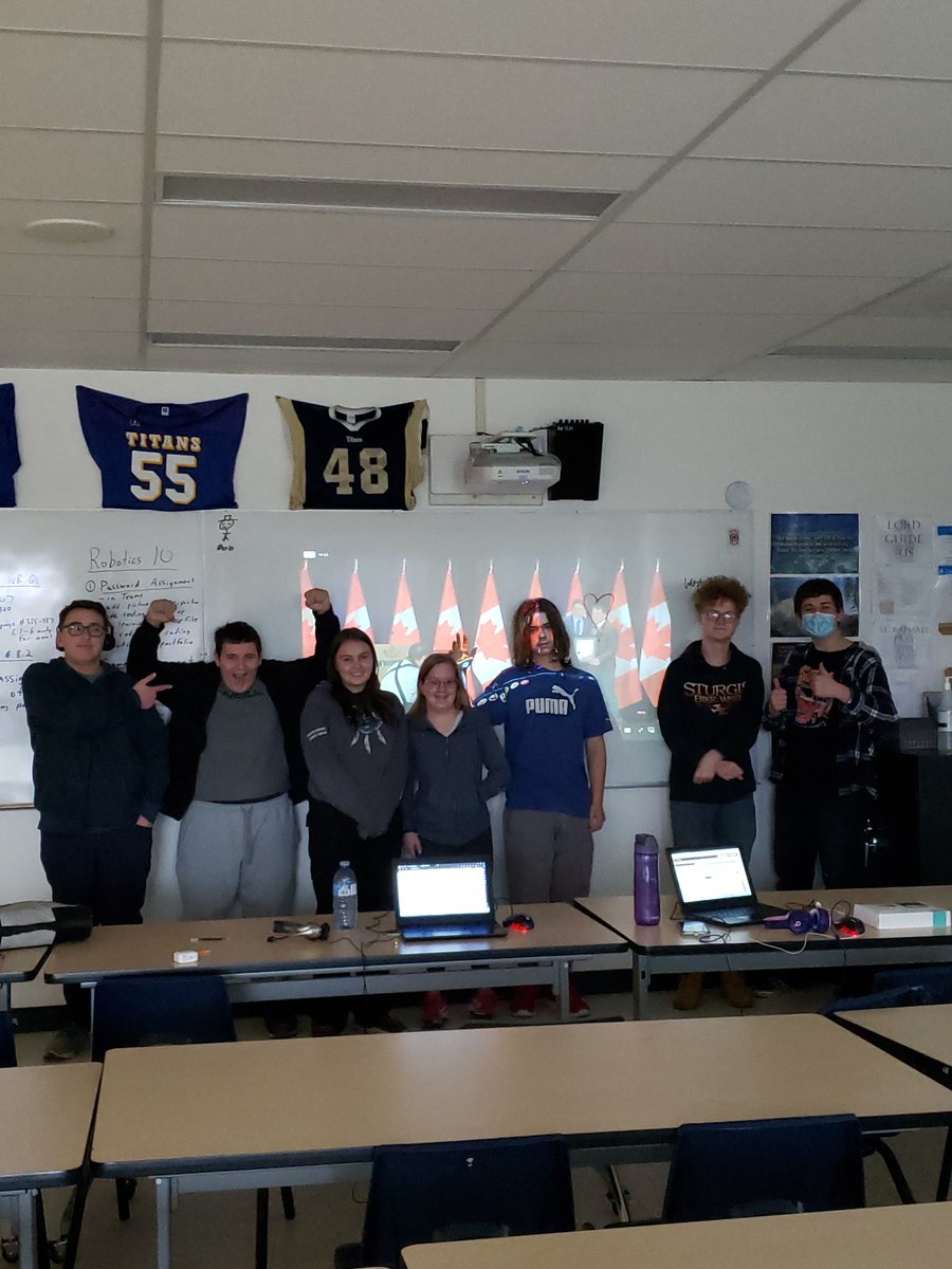 vendi55's tweet image. I appreciate all the kind words from everyone on the #PMaward. To find out classes watched and cheered then today threw me a little celebration took the cake literally and figuratively. #grateful #blessed 🙏 @oneilltitans @RCSD_No81