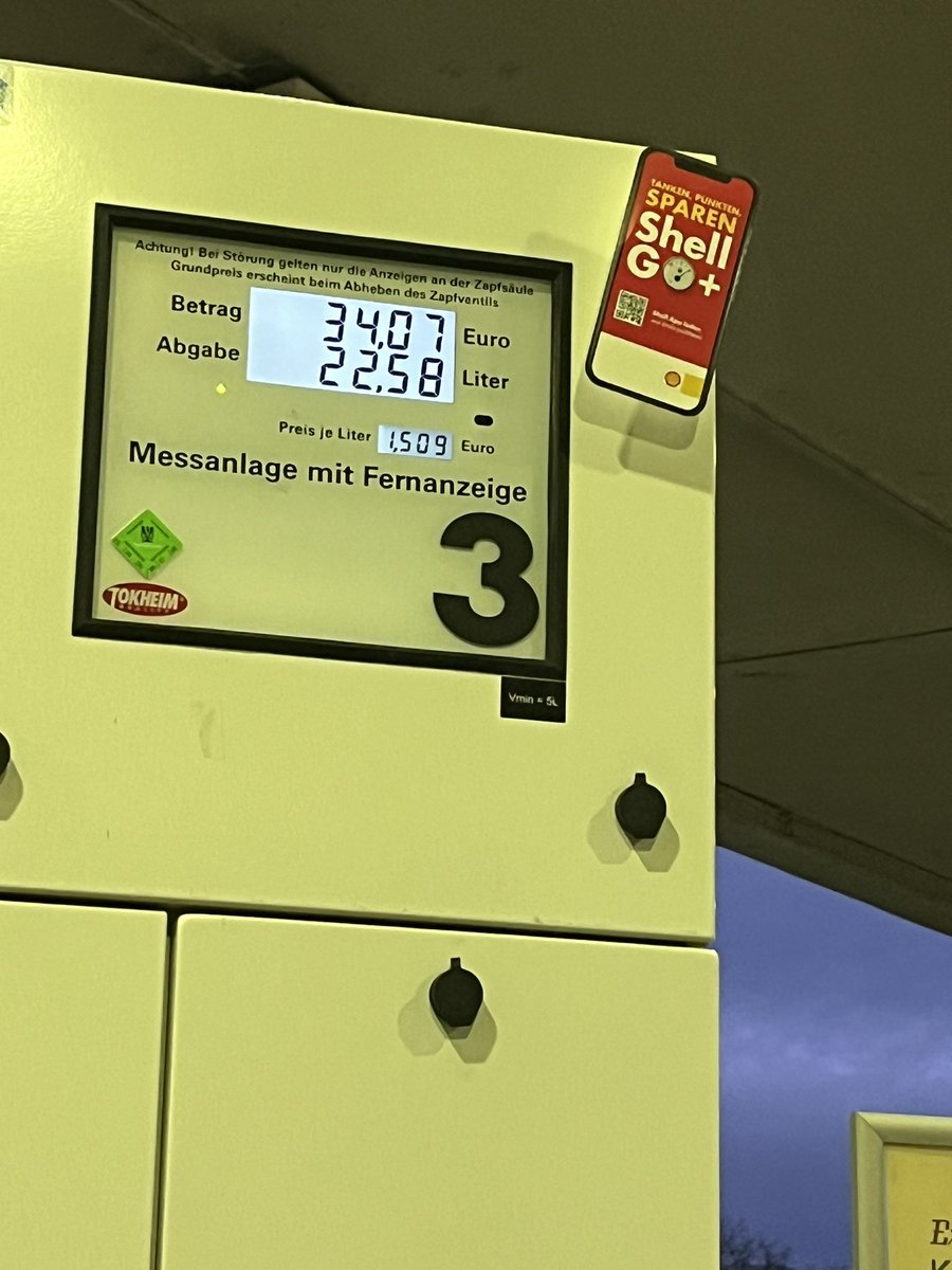 pascalling's tweet photo. Tanken in Oostenrijk https://t.co/4pQBtWUreF