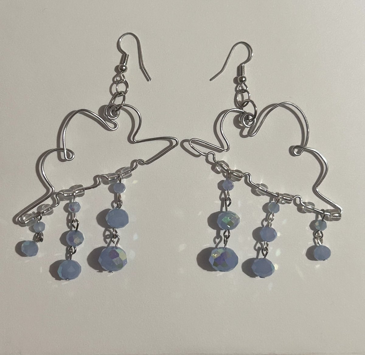 supbrostudios's tweet photo. earrings ive made recently !! taking custom orders and commissions, dm me <3 prices in pinned 
—
#supbrostudios #supbr0studi0s #art #earrings #jewelry #handmade #handmadejewelry https://t.co/HrQ2UCKRgb