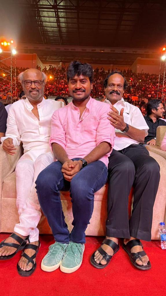 Dindigulleoni (@dindigulleoni) on Twitter photo சாதாரண நடத்துனர் ஆக வாழ்வை தொடங்கி இன்று #சூப்பர்_ஸ்டாராக உயர்ந்து நின்று
இளைஞர்களுக்கு வழிகாட்டியாக
73 வயதிலும் இளைஞனை போல் உழைத்து முதுமைக்கு விடை கொடுத்து
70 வயதில் சுறுசுறுப்பாக செயல்படும் தமிழக முதல்வர் <a href="/mkstalin/">M.K.Stalin</a> போல்,
96 வயதிலும் தமிழகர்களுக்காக உழைத்த தலைவர் #கலைஞர் போல் சாதாரண நடத்துனர் ஆக வாழ்வை தொடங்கி இன்று #சூப்பர்_ஸ்டாராக உயர்ந்து நின்று
இளைஞர்களுக்கு வழிகாட்டியாக
73 வயதிலும் இளைஞனை போல் உழைத்து முதுமைக்கு விடை கொடுத்து
70 வயதில் சுறுசுறுப்பாக செயல்படும் தமிழக முதல்வர் <a href="/mkstalin/">M.K.Stalin</a> போல்,
96 வயதிலும் தமிழகர்களுக்காக உழைத்த தலைவர் #கலைஞர் போல்