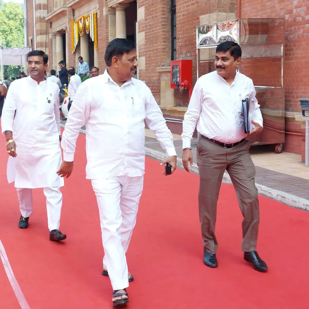DeshmukSubhash's tweet photo. महाराष्ट्र राज्य विधिमंडळ हिवाळी अधिवेशन, नागपूर - २०२३, दिवस चौथा !
#महाराष्ट्र #राज्य #विधिमंडळ #हिवाळी #अधिवेशन #Maharashtra #WinterAssembly https://t.co/zublBSkzRv