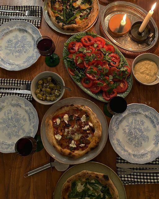 etherealdior's tweet photo. cozy december dinner parties https://t.co/0rcRTBXihE