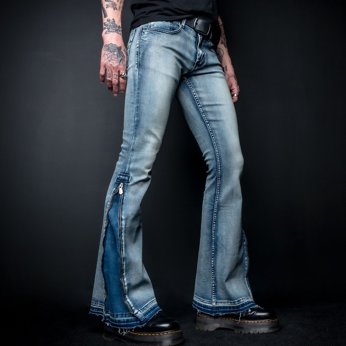 BACK IN STOCK! 👖 🔥  #HELLRAISERSIDEZIPPER
wornstar.com/hellraiser-sz-… 

#wornstar #essentialsdenim #flarejeans #bootcut #rocknrolldenim #classicblue #wornintowearout #livelifeloud