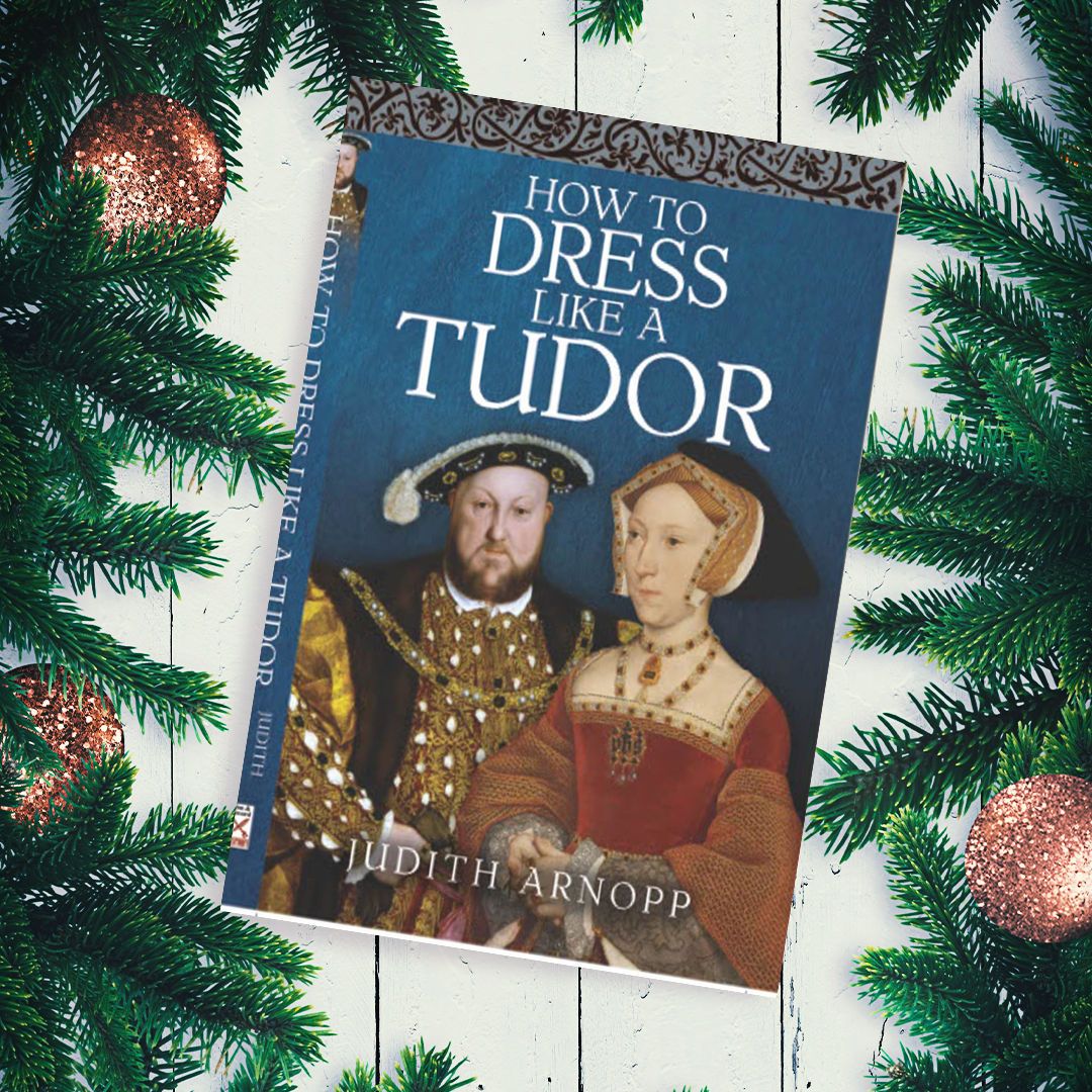 'I have not seen a more thorough, well-grounded practical guide to Tudor costuming for people who do not work in museums or academia.' #BookReview #historicalcostuming #NewRelease #Tudors #Gifts pen-and-sword.co.uk/How-to-Dress-L…
