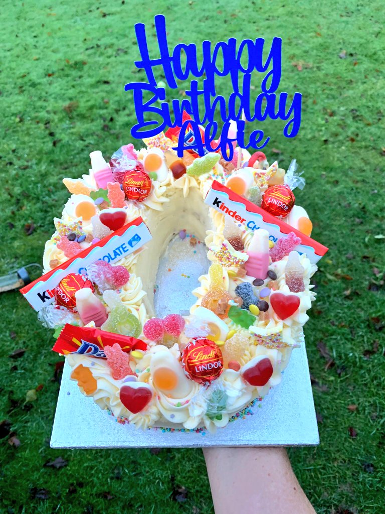Sweetie loaded cake to celebrate a 10th birthday 😊#EarlyBiz #WinchesterUk #Hampshire #Birthdaycake #smallbusinessowner #tuesdayvibe