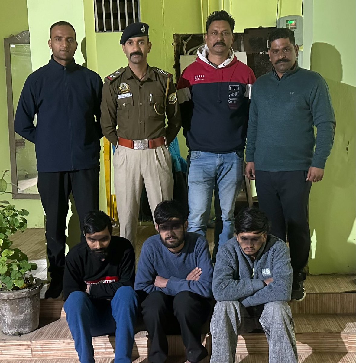 PoliceSolan's tweet image. सोलन पुलिस द्वारा इस वर्ष अभी तक बाहरी राज्यों के 73 नशा तस्करों जो 9 बड़े अंतर्राज्यीय नेटवर्को जो
दिल्ली, पंजाब, हरियाणा,चंडीगढ़, उत्तर प्रदेश, असम, महाराष्ट्र आदि राज्यों से है, को गिरफ्तार किया गया है। इनमें 5 अफ्रीकी मूल के नाइजीरियन भी शामिल है।