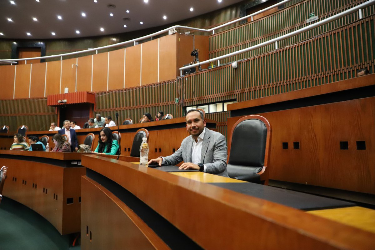 richastudillo's tweet image. Buenas noches, en sesión ordinaria finalizada hace unos minutos, por unanimidad en el
@congresogro aprobamos 24 dictámenes de diferentes municipios, dentro del marco de las Leyes de Ingresos, resaltando que no habrá nuevos impuestos o sobretasas, contribuyendo a mejorar la…