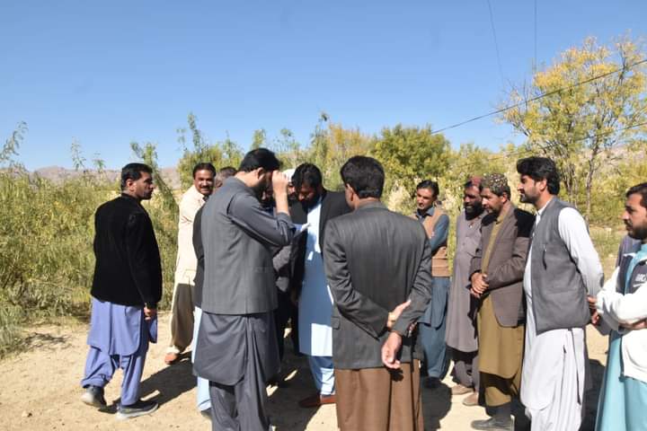 DCKohlu's tweet photo. ڈپٹی کمشنر کوہلو نقیب اللہ کاکڑ نے ڈسٹرکٹ ایجوکیشن آفیسر کے دفتر کا دورہ کیا۔

ضلع بھر کے تمام غیر فعال اسکولوں کو فعال کرنے کا طریقہ کار طے کر لیا گیا ہے۔ یاد رہے کہ پچھلے ماہ پچیس سے زائد اسکول فعال کئے جاچکے ہیں۔
@cs_balochistan @dpr_gob
@naqeeb_khan99 @DgLevies https://t.co/Qn5zPbsjKT