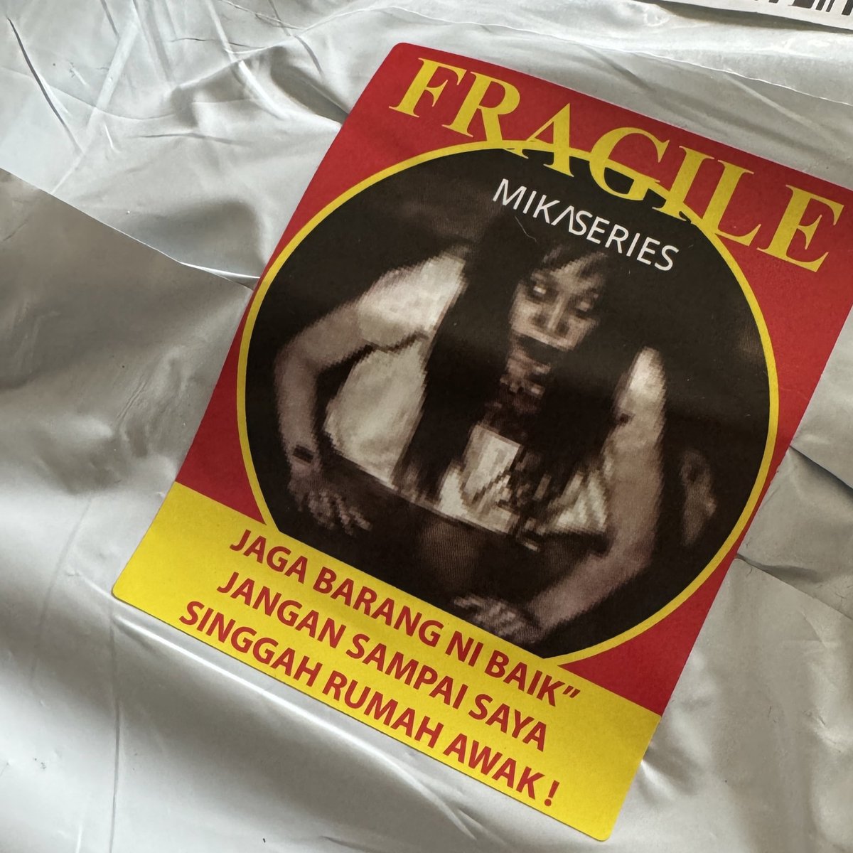 najihahshahrel's tweet photo. Sumpah bodoe tau aku terkejut sampai menjerit bila ambil parcel ni 😭😭😭😭 https://t.co/a3ItBUoH6k