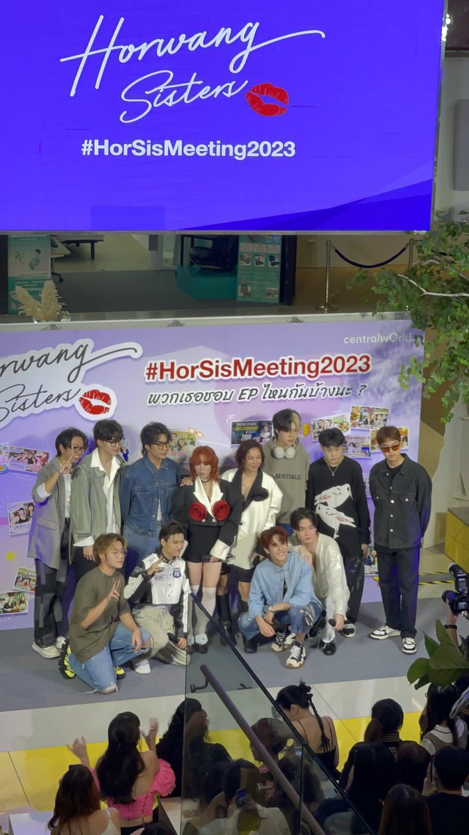 Markussofficia1's tweet photo. พี่คริสเป็น CEO ที่น่ารักและเอ็นดูกับน้องมาร์คเสมอ ขอบคุณในความน่ารักนะคะ 
Cr: onpics 🙏
#2FLOWtrainee #MarkAchi_T #MarkAchi_2FLOWtrainee
#2FLOWEntertainment 
#HorSisMeeting2023 https://t.co/Q0Fq2EjEPN