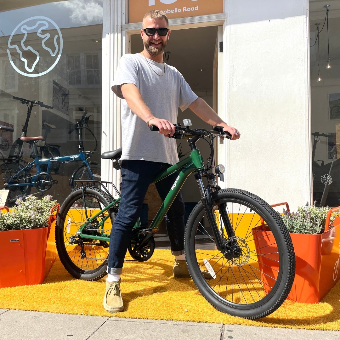 Yeah, we know it's WINTER, but our eBikes are so much fun, it makes every day feel like this!

Do you have a Mycle eBike yet?