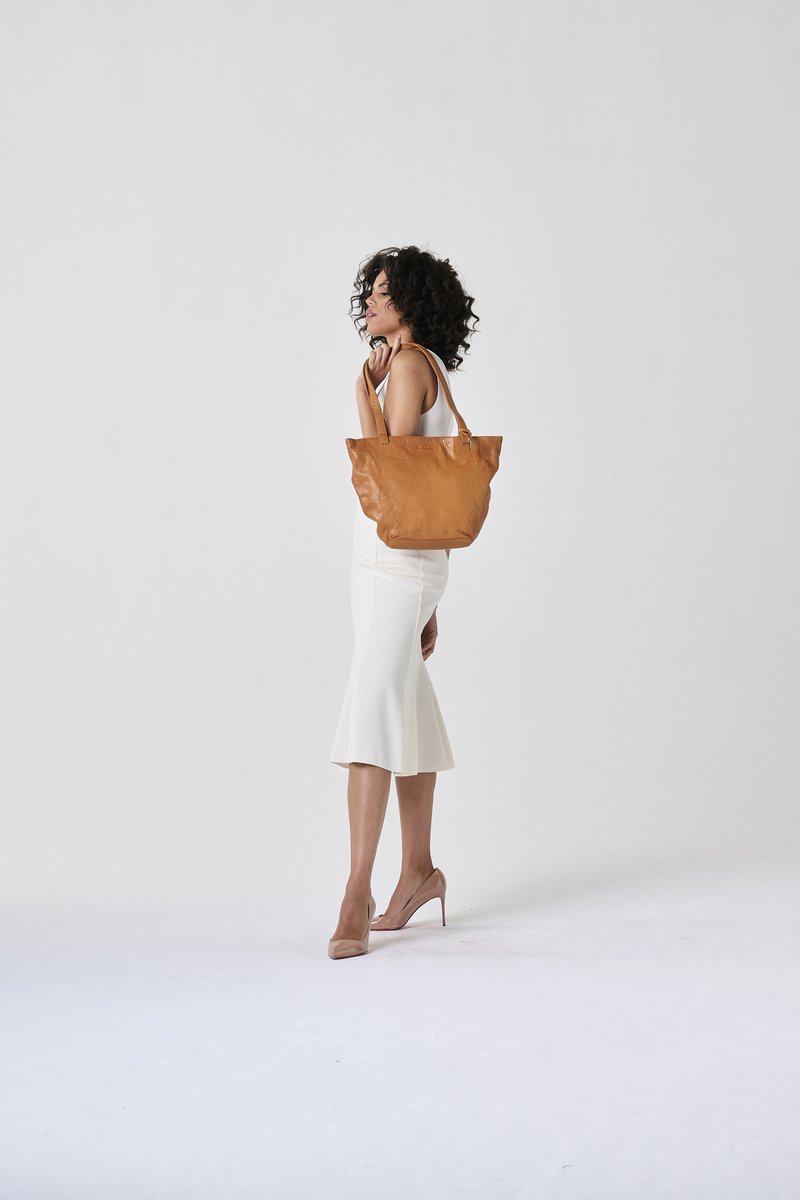 Our MARTA bag, a traditional curved ‘purse’ structure with double handled tote and removable crossbody strap. The magnetic closure and internal zippered compartment are exactly the kind of practical simplicity you need! Available at wandererstravelco.com