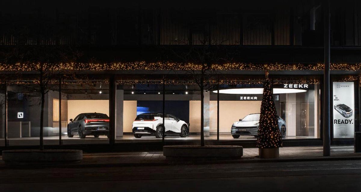 Zeekr has delivered the first European version of the Zeekr 001 in the Netherlands, marking the official start of the company's deliveries in Europe.Zeekr plans to be in six European countries by 2024 and expand to eight by 2025. #Zeekr