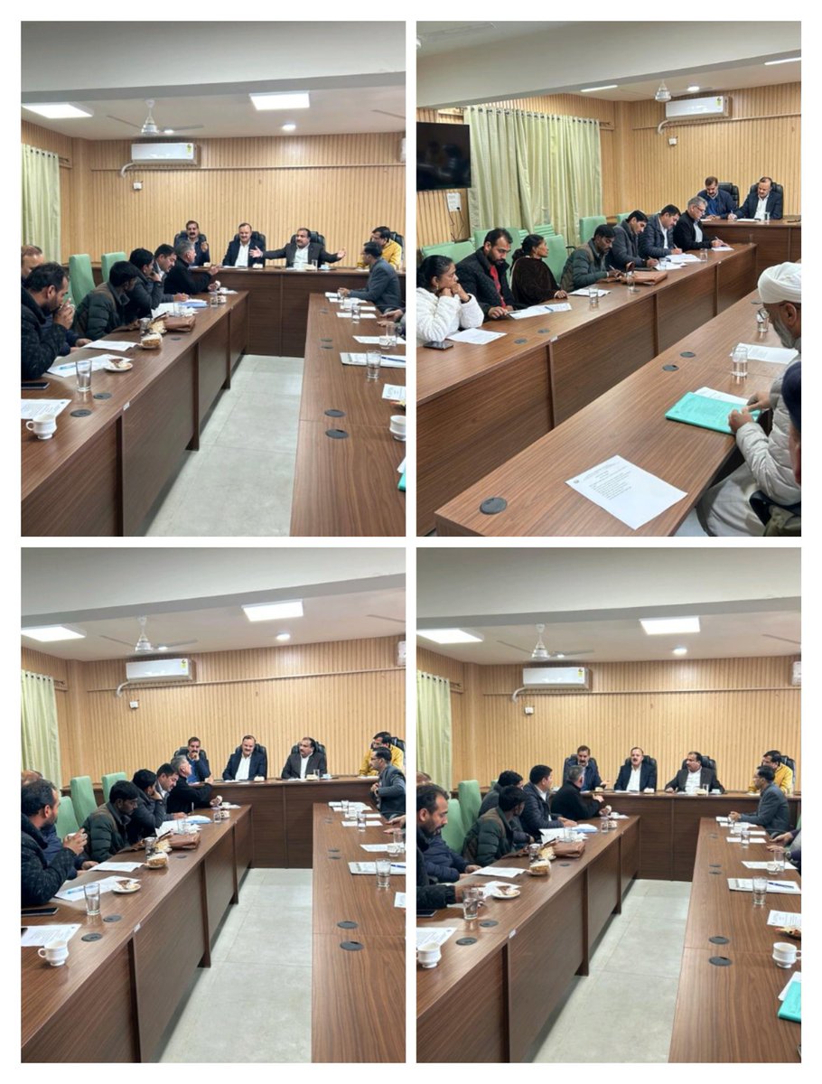 McorpMandi's tweet photo. आज 08.12.2023 को नगर निगम कार्यालय में  नगर विक्रय समिति (TVC) की बैठक नगर निगम आयुक्त एवम अध्यक्ष टी वी सी श्री एच o एस o राणा जी की अध्��क्षता में आयोजित की गई । https://t.co/NrNJEi6Jj4