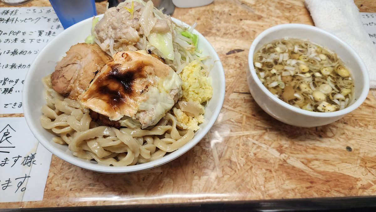 新所沢
自家製麺まさき非乳化

つけめん　豚チーズ　シンオーション

ラーメン目的で行ったのに気温上がり始め汁なし気分にも。。。

しかもシンオーションやってる

結果麺つけめん！この麺とても旨い。
やっぱりラーメンでも食べたかった。

1時30分かけて行って良かった！ご馳走様でした！