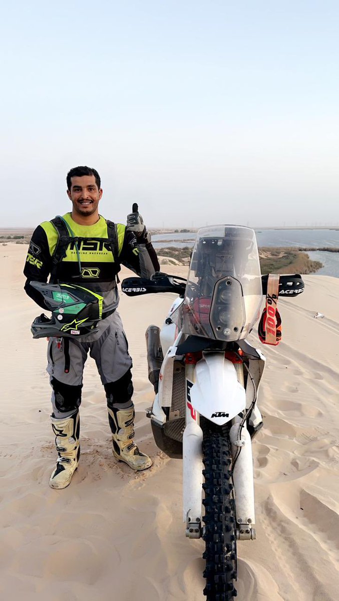 maldhaif1's tweet photo. الدراج السعودي الوحيد المشارك في رالي داكار "عبدالحليم المغيرة"حصل على رعاية من "شركة همم للاستثمار" بسب تغطية سناب من المؤثر بسام العرب دعا من خلالها لدعم وتبني هذه المشاركة التاريخية ، هذا هو التأثير الايجابي حقًا 👏🏻👏🏻👏🏻 شكرًا بسام العرب https://t.co/AK6DgOtqI6