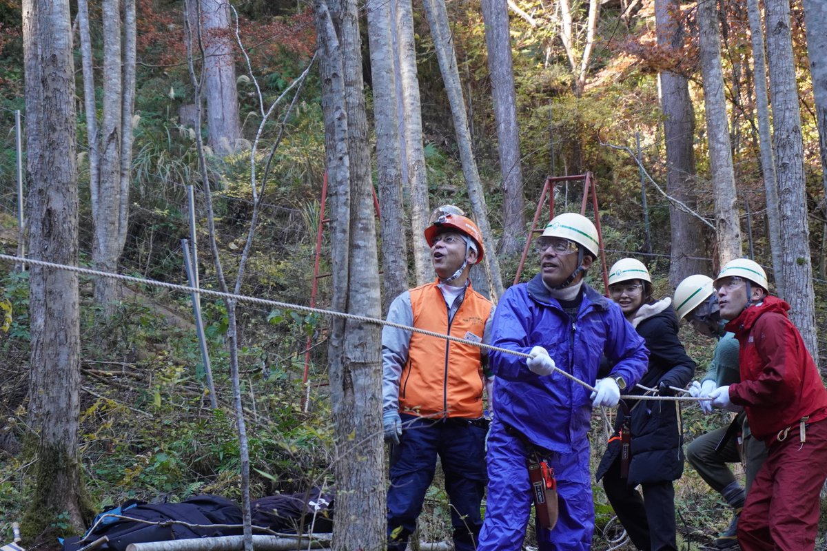 日本経済新聞社は神奈川県で森林再生活動に取り組んでいます。このほど森林整備ボランティアで間伐作業に参加しました。活動の一助となるよう寄付もさせていただきました。 当日は社長も参加し、報道や活動を通して会社全体で環境問題に取り組む重要性を社員に伝えました。 #日経 #25卒 #就活